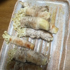 塩コショウだけ☆豚肉のえのき巻き